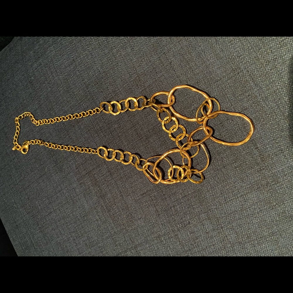 Great fun gold necklace with circulars rings. - Picture 10 of 11